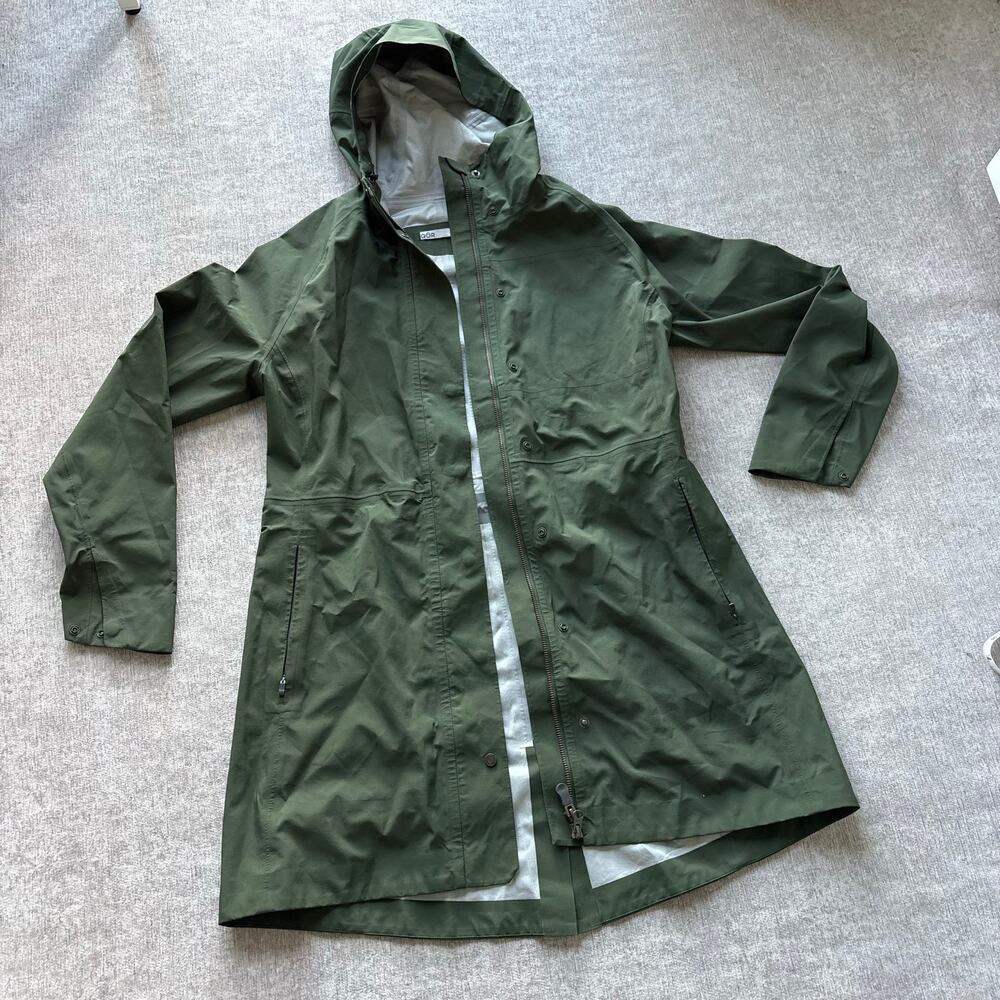 $450 QOR Women’s Green Technical Rain Jacket